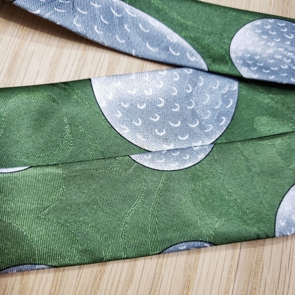 Phineas Creed Handmade Golf Tie Mens  in Silk Green White Gray Ball - Picture 2 of 4